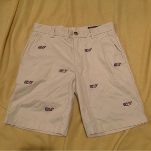 NWOT Vineyard Vines embroidered chino shorts 28w9l